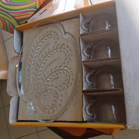 Vintage Federal Glass, "Homestead" also known as "Hospitality" Snack Set. - Picture 2 of 3